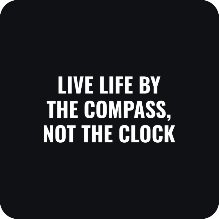 Nálepka Live Life By The Compass - rezaná nálepka na auto