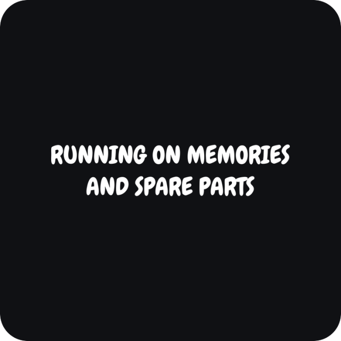 Nálepka Running on Memories and Spare Parts - rezaná nálepka na auto